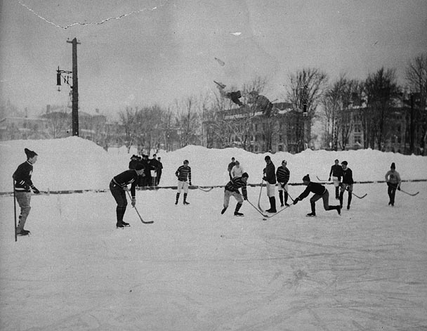 McGill_hockey_match.jpg, 54kB