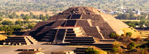 Teotihuacan_Pyramid_of_the_Moon-580x210.jpg, 34kB