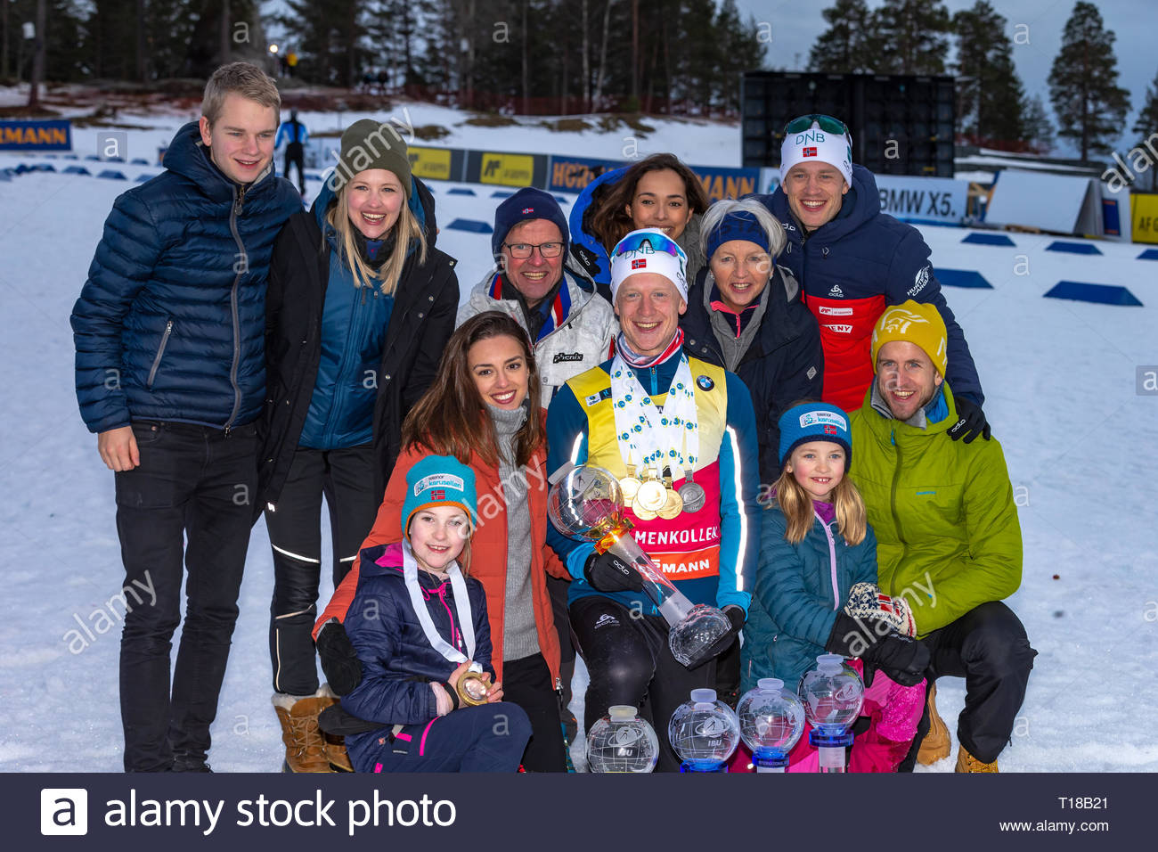 bmw-ibu-world-cup-biathlon-24-march-2019-johannes-thingnes-boe-of-norway-celebrating-with-his-family-at-the-bmw-ibu-world-cup-biathlon-in-holmenkollen-oslo-norway-credit-nigel-waldronalamy-live-news-T18B21.jpg, 218kB